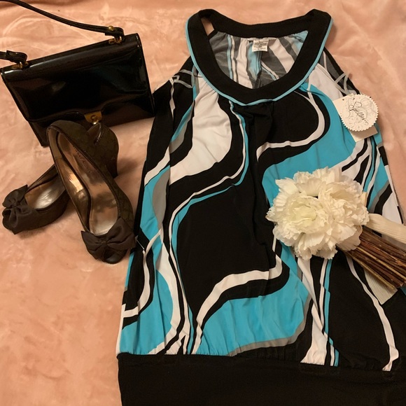 Simple Dress - Picture 2 of 3